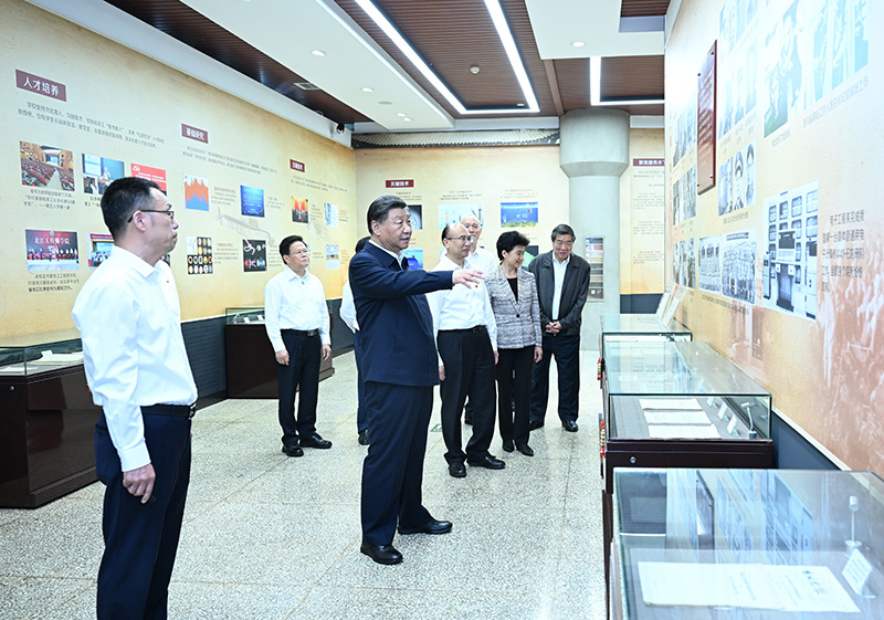 9月6日至8日，中共中央總書記、國家主席、中央軍委主席習(xí)近平在黑龍江考察。這是7日上午，習(xí)近平在哈爾濱工程大學(xué)哈軍工紀(jì)念館考察。